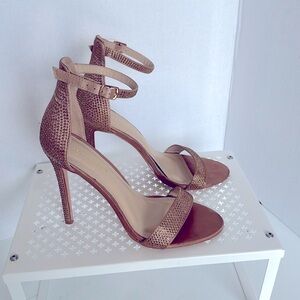 Liliana Gold Stiletto Heels Size 8 Ankle Strap Closure 4.5 Inch Heels